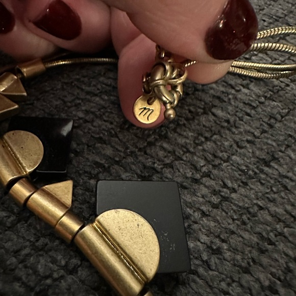 Madewell triangle necklace gold and black - Picture 4 of 4